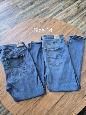 2 Pairs American Eagle Outfitters Women’s Skinny Jeans - Light Blue Wash